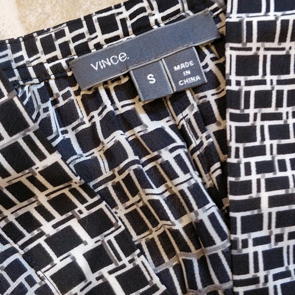 Vince. Silk Top - Picture 2 of 6